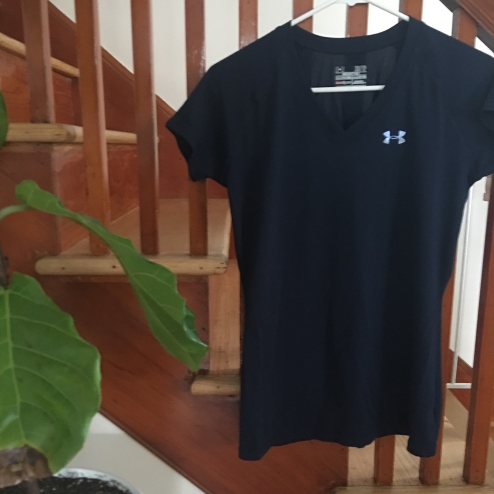 Under armor semi fitted t